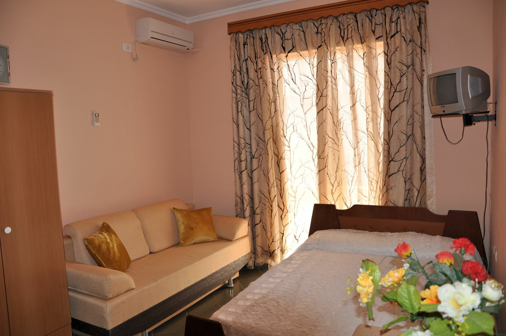 Alvin Apartment *