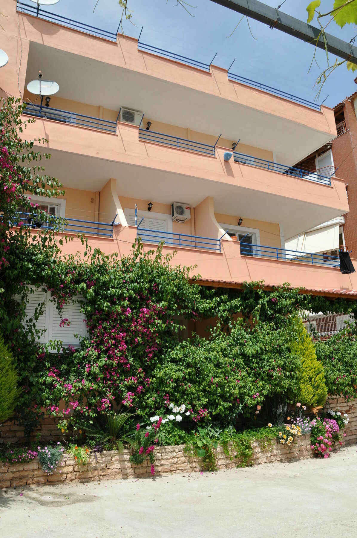 Alvin Apartment
